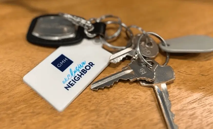 set of keys with a GMH key chain